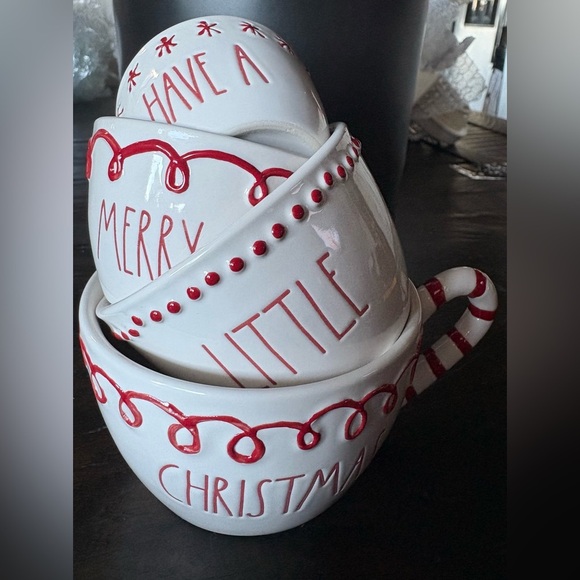 Rae Dunn Festive Red and White Christmas Measuring Cups - Picture 1 of 3